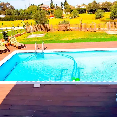 Con Piscina Privada Vistas A Campo De Golf Holiday home