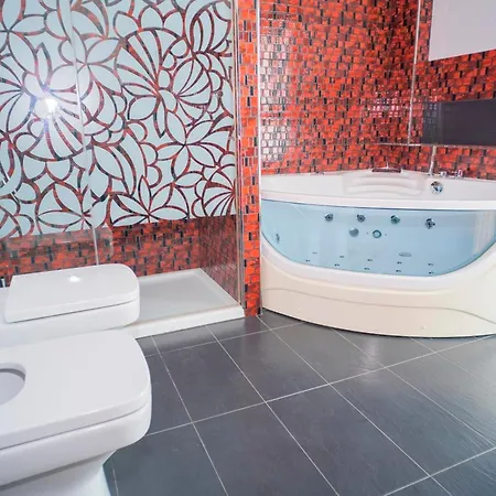 Con Piscina Privada Vistas A Campo De Golf Holiday home
